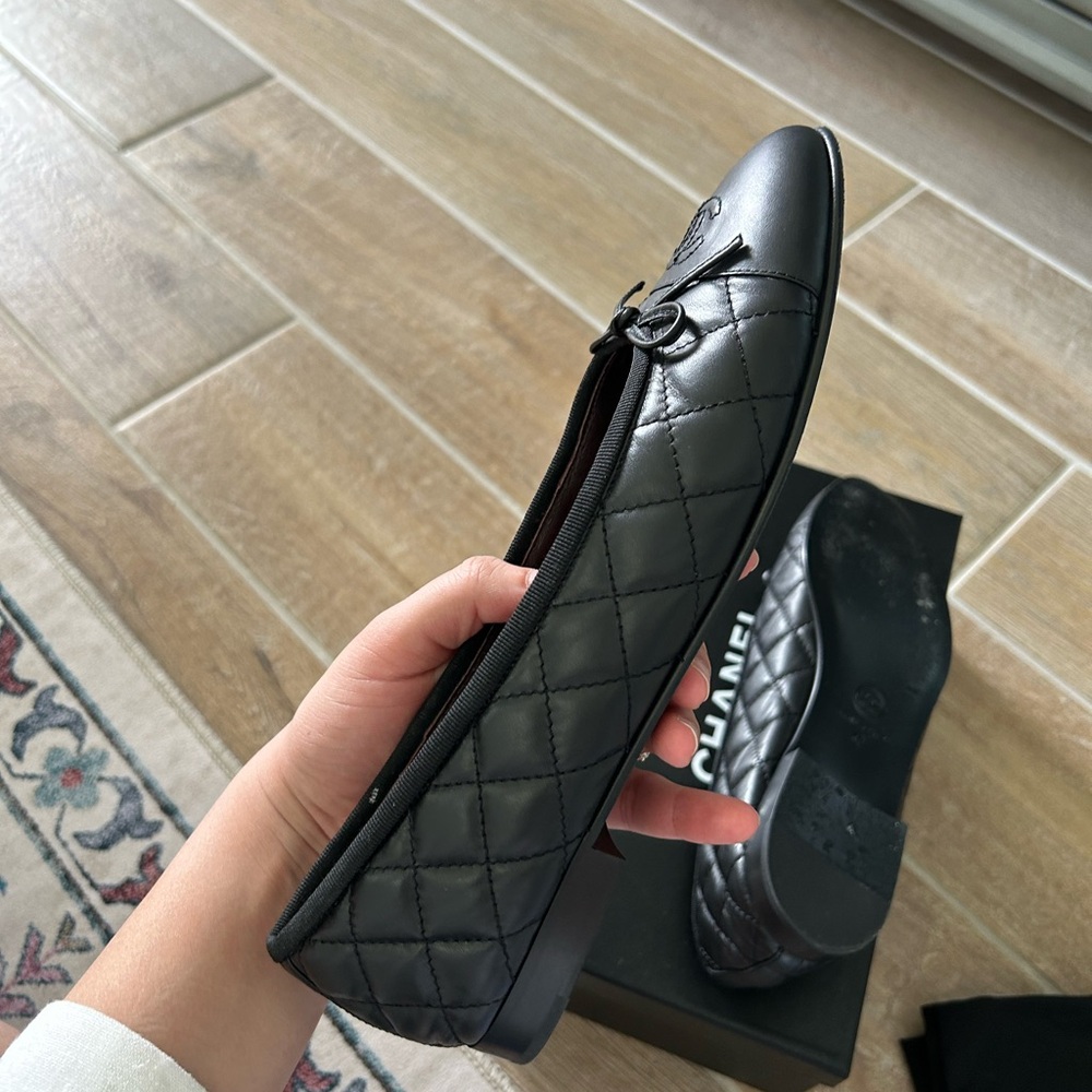 Worn Once CHANEL Black Quilted Ballet Flats 40 - Picture 7 of 10